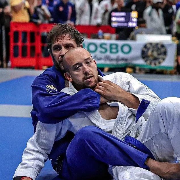 $!Participa el actor Tom Hardy en torneo de artes marciales y gana
