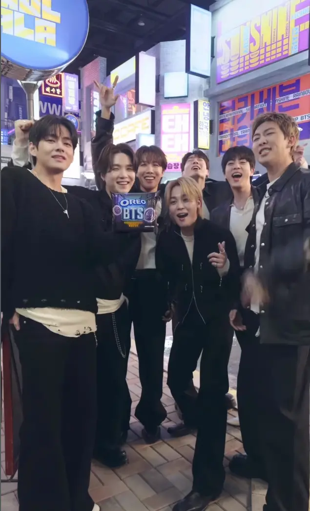 $!BTS presume su colaboración con la famosa galleta.