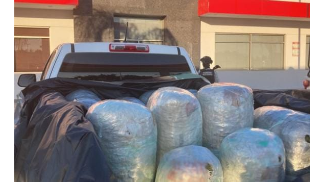 La camioneta fue abandonada en el estacionamiento de una gasolinera, en las inmediaciones de Costa Rica.