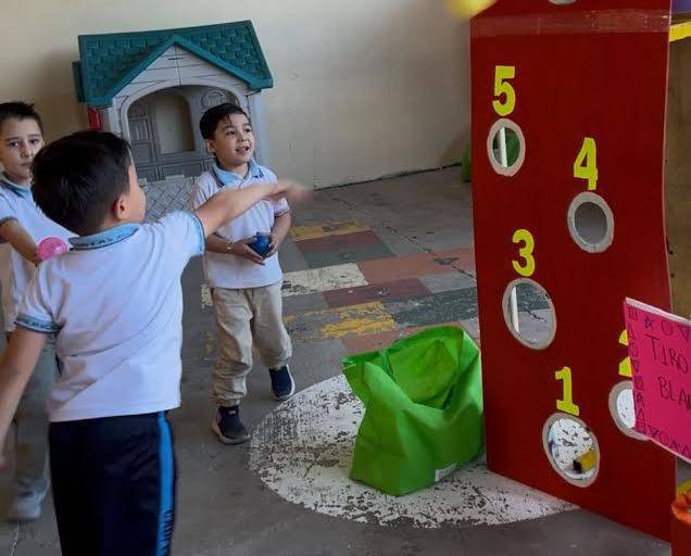 Juegan y aprenden alumnos de Cadi Las Américas en la Feria de las Matemáticas