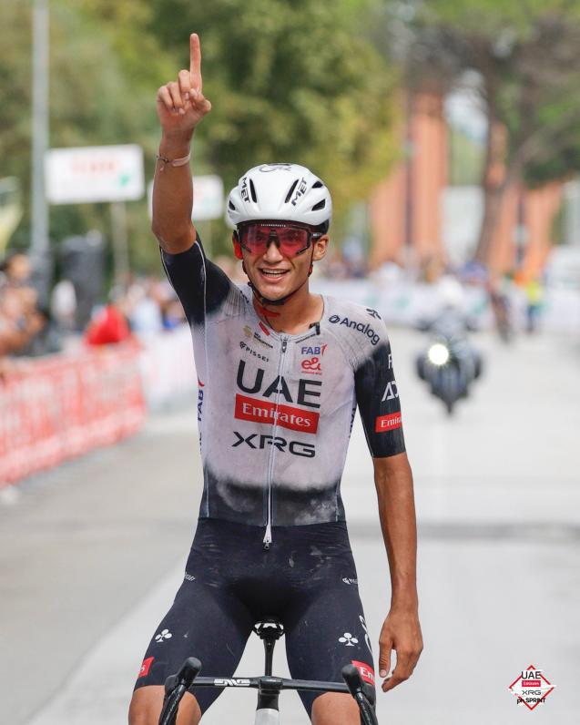 $!Isaac del Toro conquista el Giro della Toscana 2025 y sigue haciendo historia para México