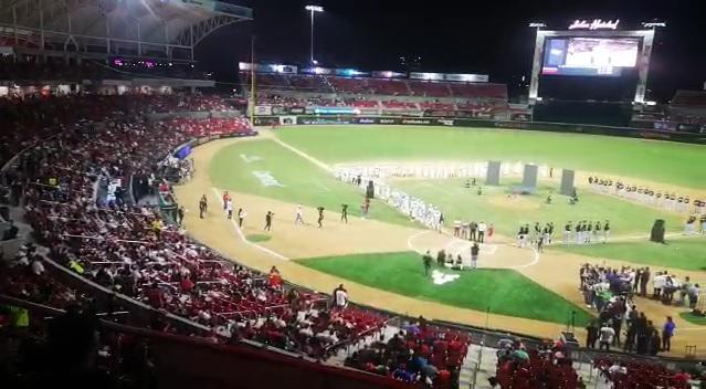 $!VIDEO: Abuchean a ‘El Químico’ Benítez en inauguración del beisbol en Mazatlán