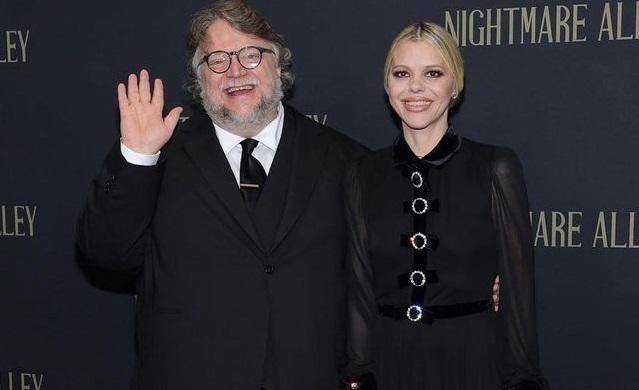Guillermo del Toro acudió a la premier de ‘Nightmare Alley’ junto a Kim Morgan.