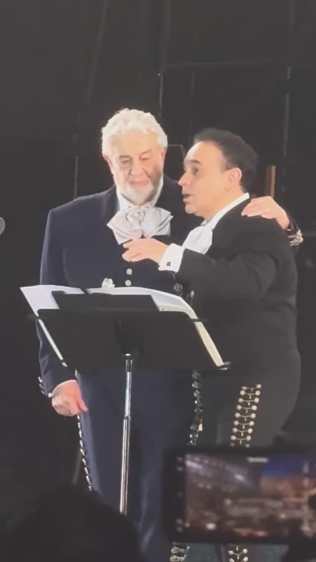 $!El mazatleco junto a Plácido Domingo.