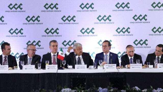 Presidente Andrés Manuel López Obrador junto a líderes empresariales.