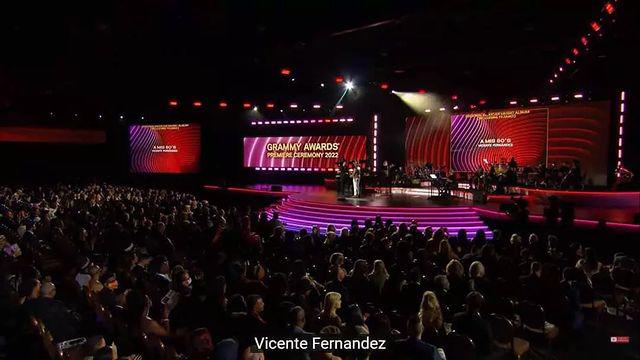 Momento en que mencionaron a Vicente Fernández como ganador del Grammy.
