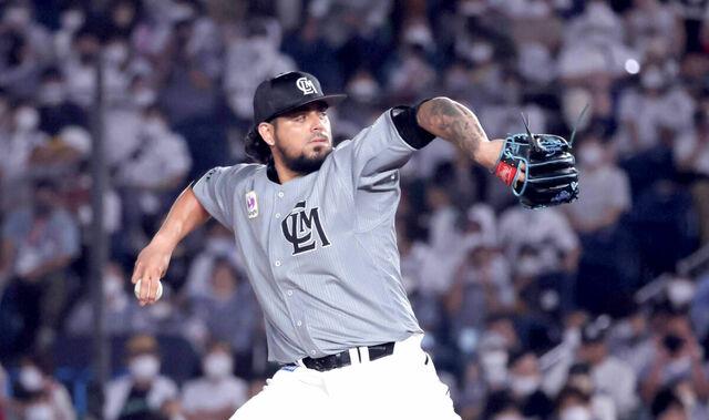 Sinaloense Roberto Osuna debuta en el beisbol de Japón (VIDEO)