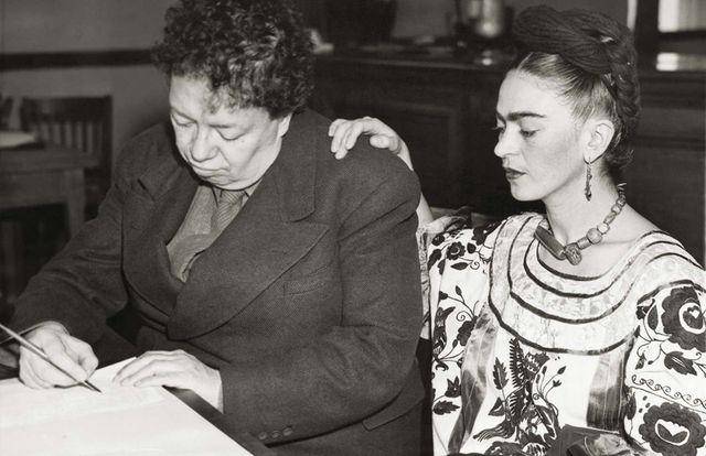 Diego Rivera y Frida Kahlo, durante la firma de su segunda boda.