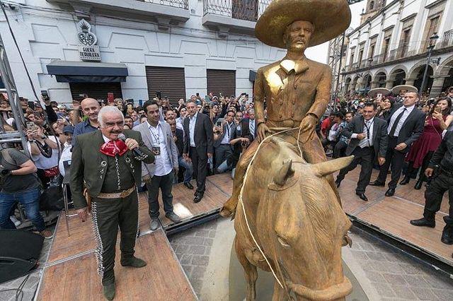 $!Consideran a Nodal como el nuevo Vicente Fernández