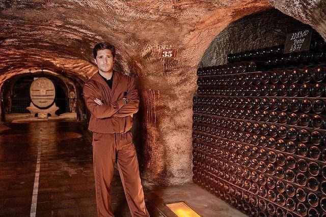 A través de Instagram, Diego Boneta comparte divertido video, previo al estreno de la tercera temporada de Luis Miguel, la serie.