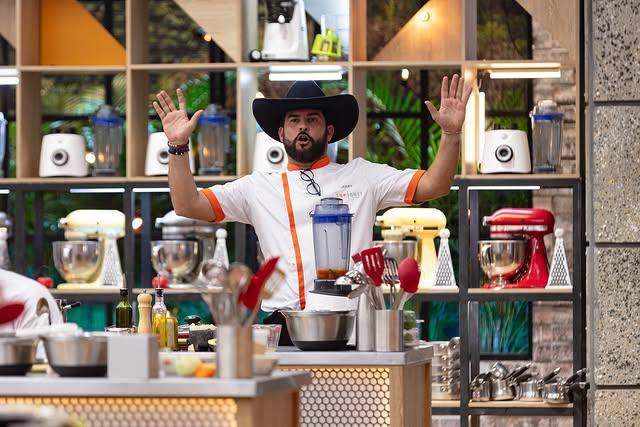 Prepara Jerry Bazúa ‘El Aguachile de los Plebes’ en Top Chef VIP