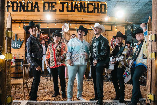 Maluma baila ‘El sinaloense’ al grabar con Grupo Firme