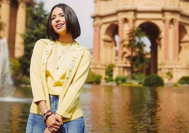 Ángela Aguilar adelanta su cumpleaños 18 con lujoso festejo