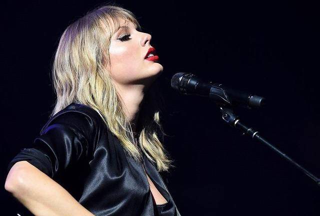 Por supuesto plagio, Taylor Swift irá a juicio por la letra de “Shake it off”.