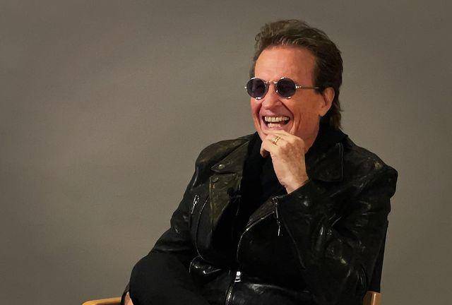 Emmanuel recibe el ‘Premio a la Excelencia Musical’ en los Latin Grammy 2021.