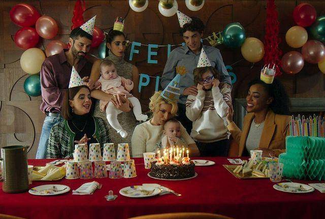 La serie ‘Sagrada familia’, del mexicano Manolo Caro, llega este viernes 14 a Netflix