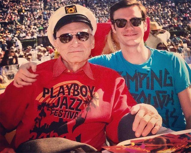 $!Hugh Hefner con su hijo Cooper Hefner.