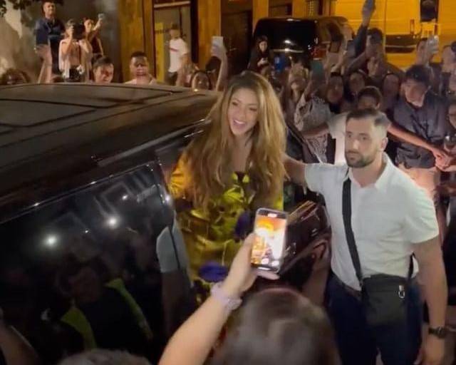 Publica Shakira un corazón palpitando, sangrando y pisoteado