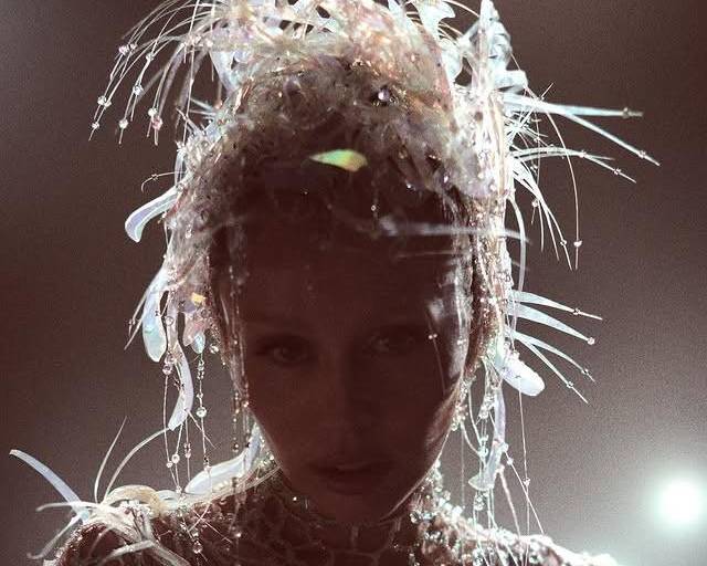 Miley Cyrus anuncia la fecha de estreno de su noveno álbum ‘Something Beautiful’