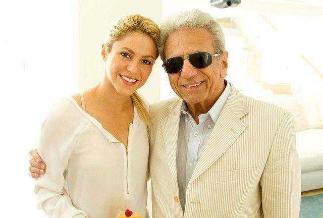 La cantante colombiana Shakira, junto a su padre William Mebarak.