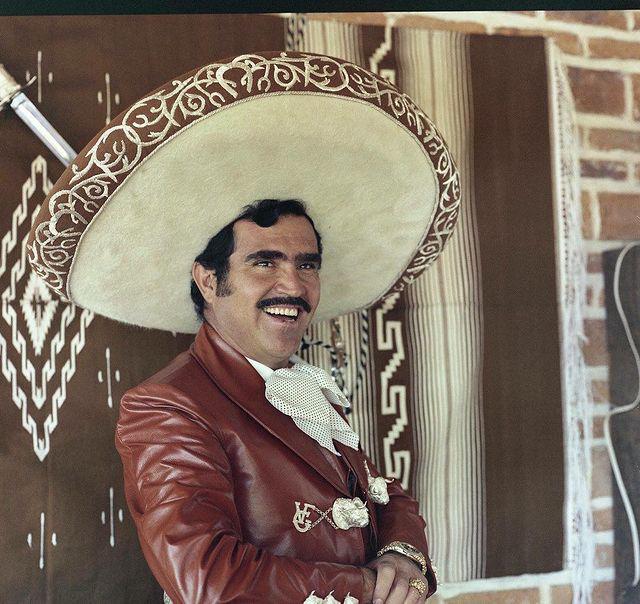 $!Consideran a Nodal como el nuevo Vicente Fernández