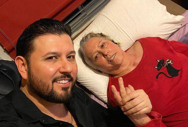 Roberto Tapia con su mamá.