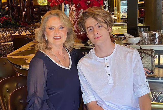 Érika Buenfil y su hijo, Nicolás.