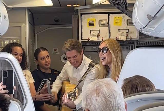 Carlos Baute y Marta Sánchez durante su interpretación.