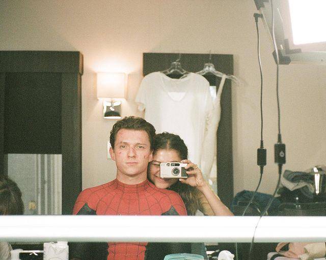 Dedica Tom Holland romántica foto a Zendaya por su cumpleaños