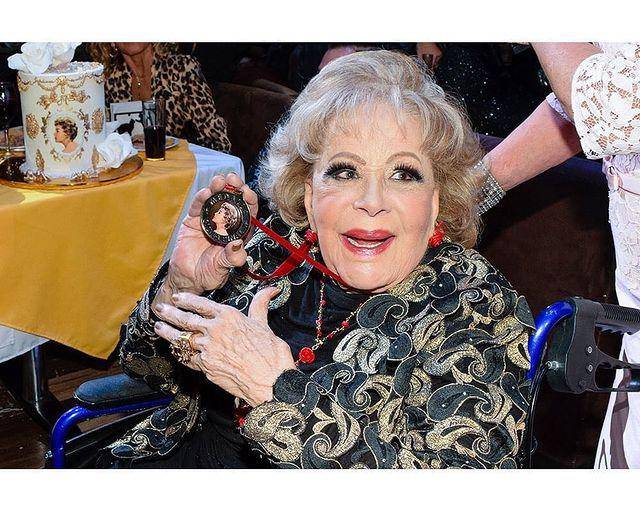 Silvia Pinal es dada de alta del hospital