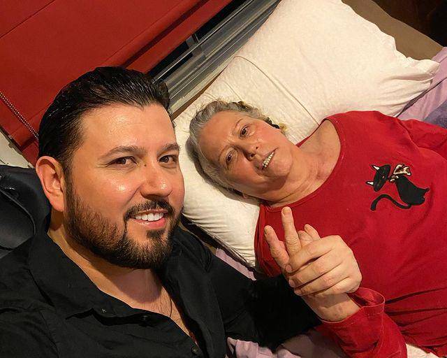 Reportan que madre de Roberto Tapia está en estado de salud delicado