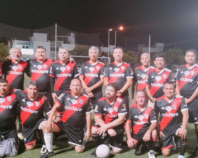 Remontada triunfal de Pinturas Piscis en Liga de Futbol Golden Máster