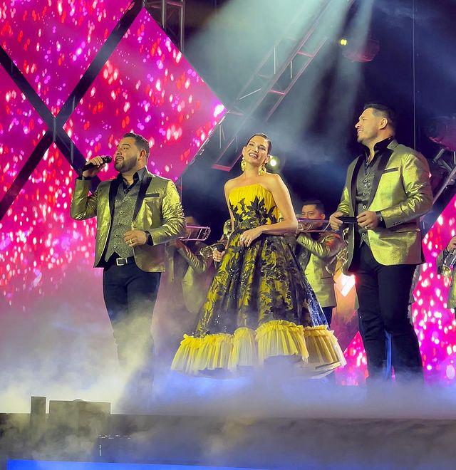 $!Es Ángela Aguilar la Artista Femenina del Año en los Premios de la Radio 2021