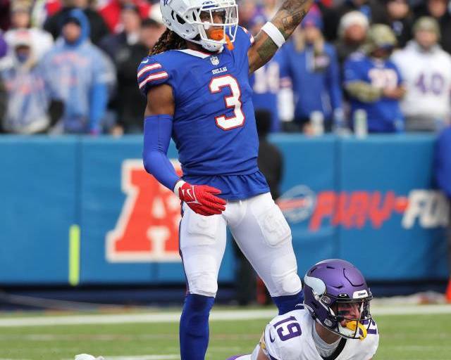 Damar Hamlin permanece en estado crítico con signos de mejora