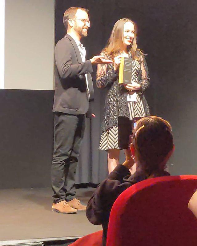 $!La estudiante mexicana durante la premiación.