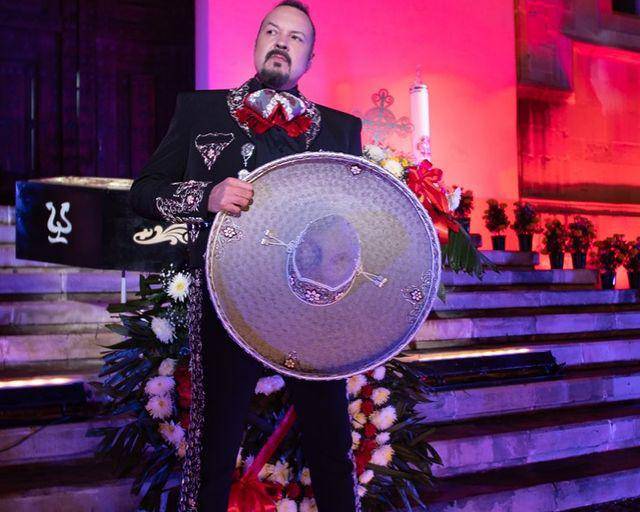 ‘Vivimos en un matriarcado’, asegura Pepe Aguilar al hablar del rol de los padres en México