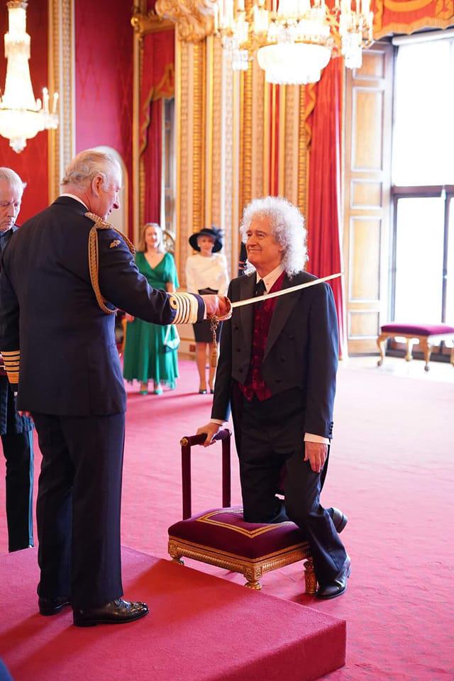 $!Brian May, de Queen, es nombrado caballero por el Rey Carlos III