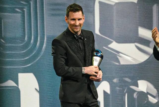 Lionel Messi, con su trofeo The Betsm, el segundo que gana en su trayectoria.