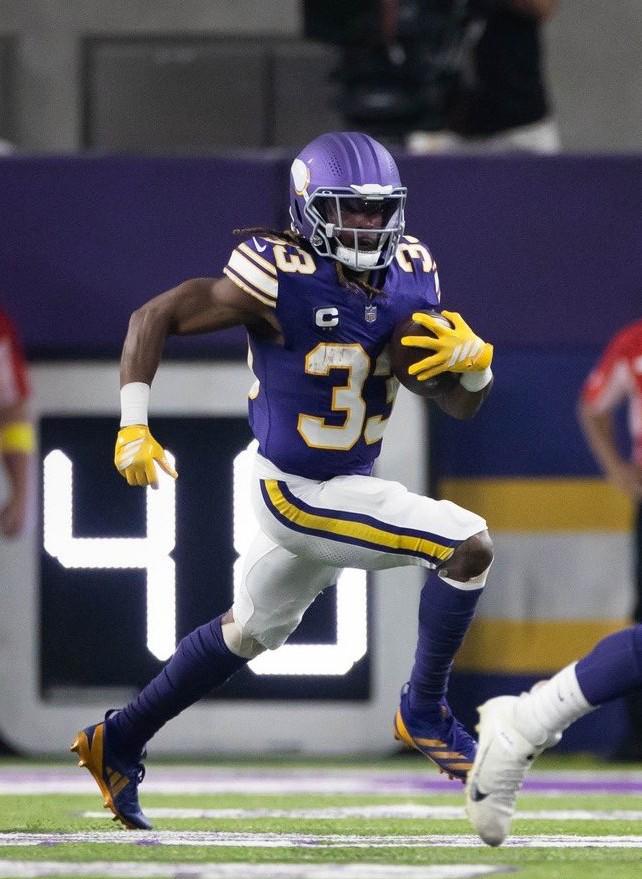 $!Vikings liberarán a Aaron Jones y Javon Hargrave para ajustar tope salarial