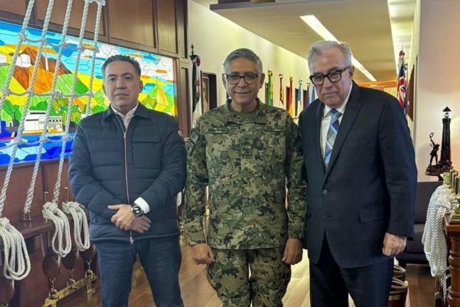 El Gobernador Rubén Rocha Moya y el Senador Enrique Inzunza Cázarez, se reunieron con el Almirante, Raymundo Pedro Morales Ángeles, Secretario de la Marina.
