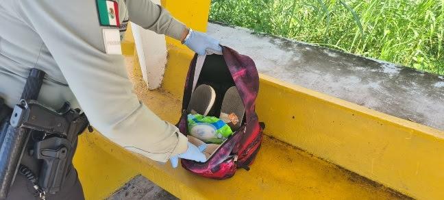 En una parada de autobús en Mazatlán, la Guardia Nacional halla una mochila con metanfetamina