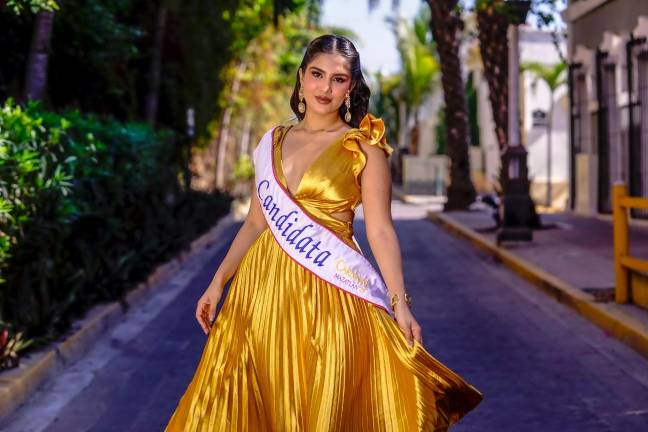 Samantha Paulina Godoy Bastidas, candidata de la porra blanca a Reina del Carnaval Internacional de Mazatlán 2025, se declara lista para la elección de la corona.