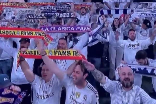 El club expulsó al simpatizante y abrió un procedimiento para retirarle la condición de socio de por vida.