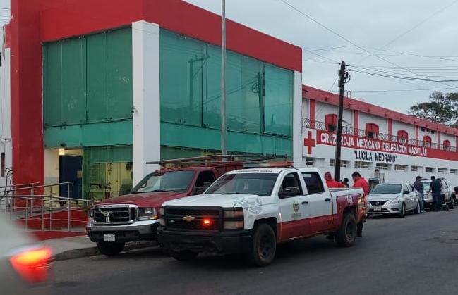 En Mazatlán alud de tierra cae sobre trabajador; llega sin vida a la Cruz Roja