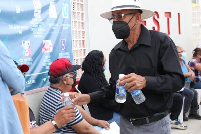 Alcalde de Mazatlán pide no temer y vacunarse contra el Covid-19