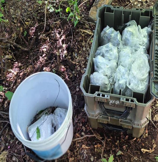 $!Ejército asegura 100 explosivos improvisados durante operativo en Elota