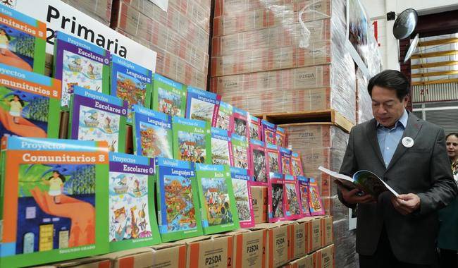 La SEP afirma que libros de texto no han sido modificados, como acusa Max Arriaga, recién destituido.