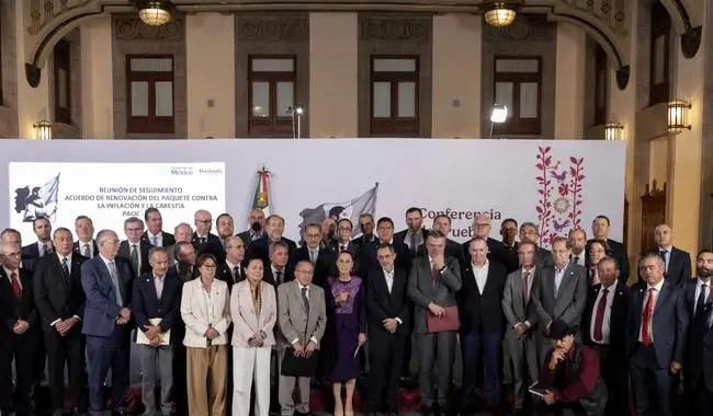 La Presidenta de México Claudia Sheinbaum se reunió con empresarios para acordar el precio de la canasta básica.