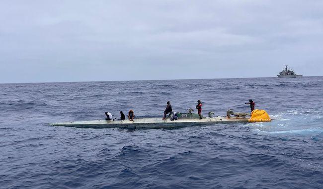 Marina asegura semisumergible con más de 3.5 toneladas de cocaína en el Océano Pacífico
