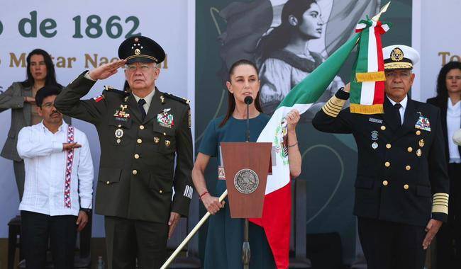 La Presidenta de México Claudia Sheinbaum Pardo encabeza la ceremonia por el aniversario de la Batalla de Puebla.